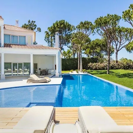 Vila Sleeps 8 Pool Air Con T607959 *