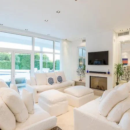 Vila Sleeps 8 Pool Air Con T607959