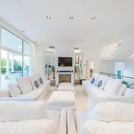 Sleeps 8 Pool Air Con T607959