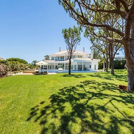 Vila Sleeps 8 Pool Air Con T607959 *