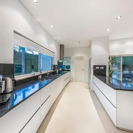 Sleeps 8 Pool Air Con T607959 *
