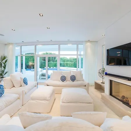 Sleeps 8 Pool Air Con T607959 Villa